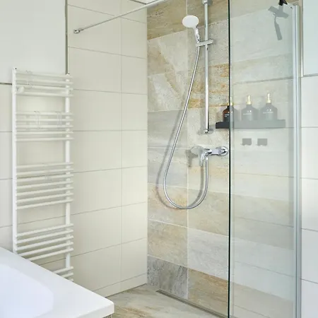 Apartament Bernstein Pouch