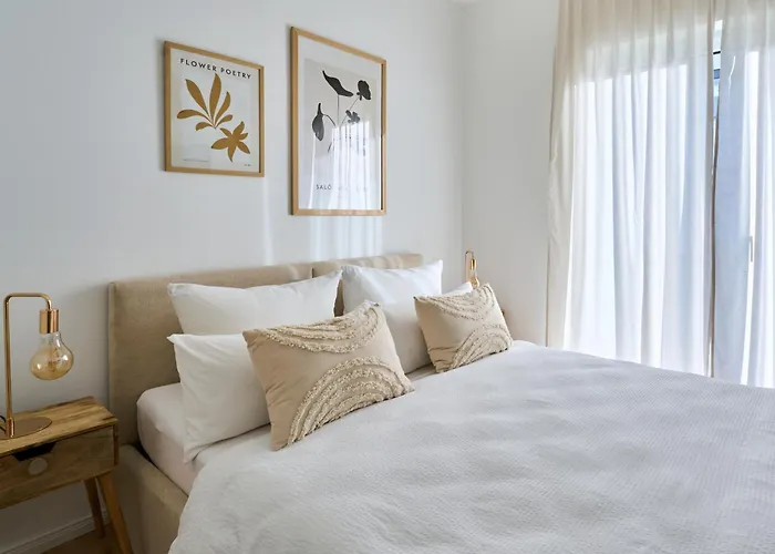 Bernstein アパート Pouch